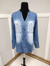 Load image into Gallery viewer, CHAMBRAY ROLL-UP SLEEVE HI-LOW SHIRT
