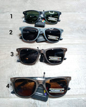 Load image into Gallery viewer, Classic Polarized Wood Print Sunglasses
